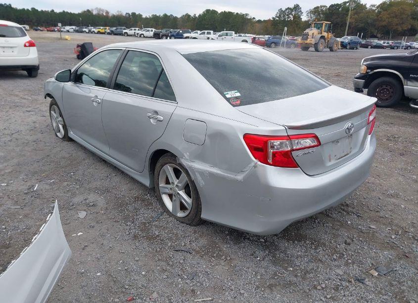 Photo 3 of 2014 Toyota Camry SE (VIN 4T1BF1FK3EU352037)