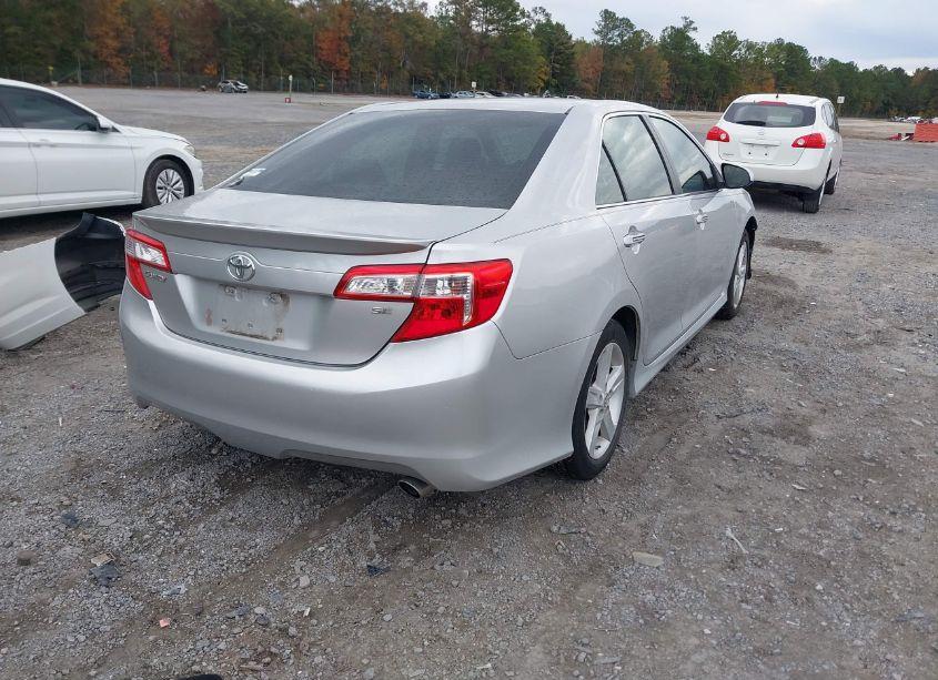 Photo 4 of 2014 Toyota Camry SE (VIN 4T1BF1FK3EU352037)