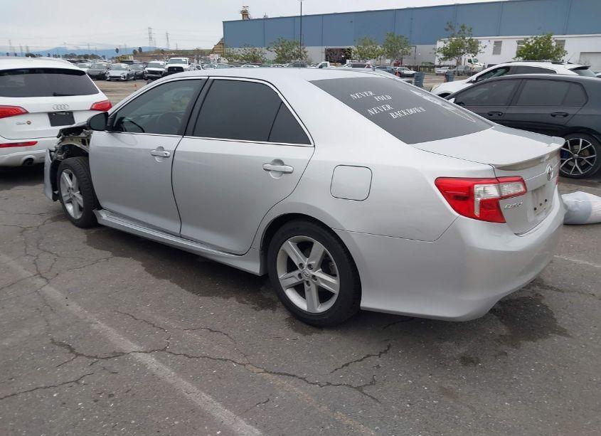 Photo 3 of 2014 Toyota Camry SE (VIN 4T1BF1FK3EU364835)