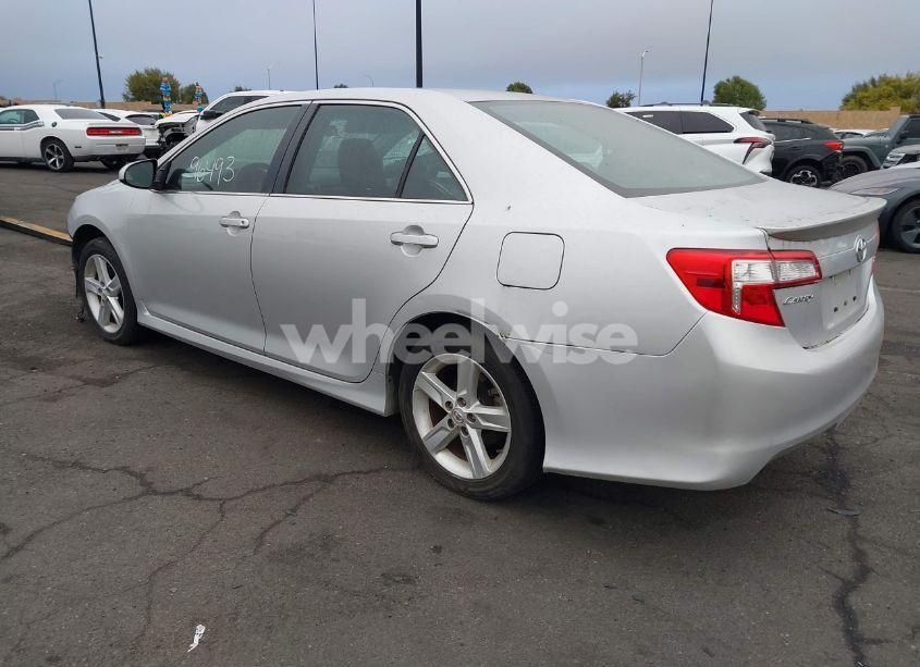 Photo 3 of 2014 Toyota Camry SE (VIN 4T1BF1FK3EU366181)