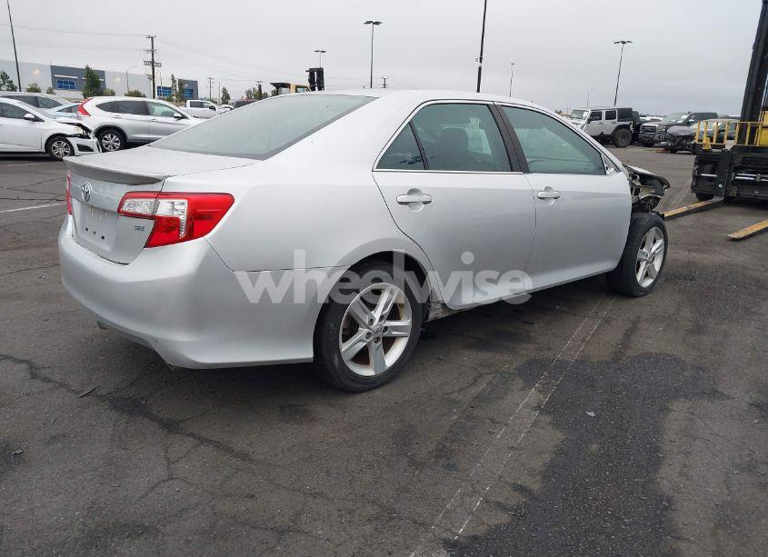 Photo 4 of 2014 Toyota Camry SE (VIN 4T1BF1FK3EU366181)