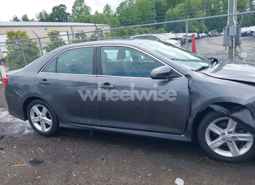 Photo 13 of 2014 Toyota Camry SE (VIN 4T1BF1FK3EU376645)