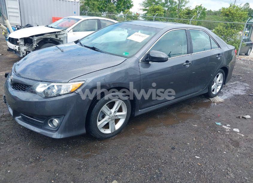 Photo 2 of 2014 Toyota Camry SE (VIN 4T1BF1FK3EU376645)