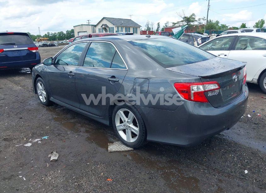 Photo 3 of 2014 Toyota Camry SE (VIN 4T1BF1FK3EU376645)