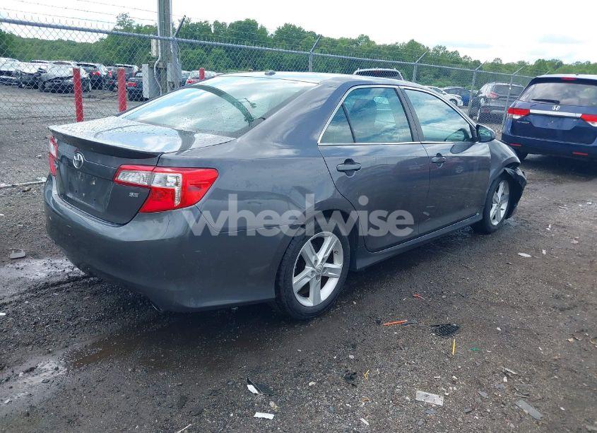Photo 4 of 2014 Toyota Camry SE (VIN 4T1BF1FK3EU376645)