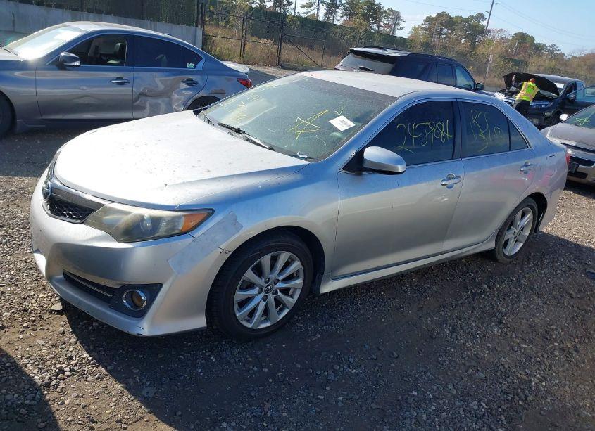 Photo 2 of 2014 Toyota Camry SE (VIN 4T1BF1FK3EU380890)