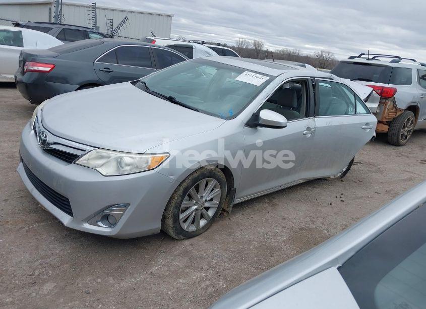 Photo 2 of 2014 Toyota Camry L/SE/LE/XLE (VIN 4T1BF1FK3EU381456)