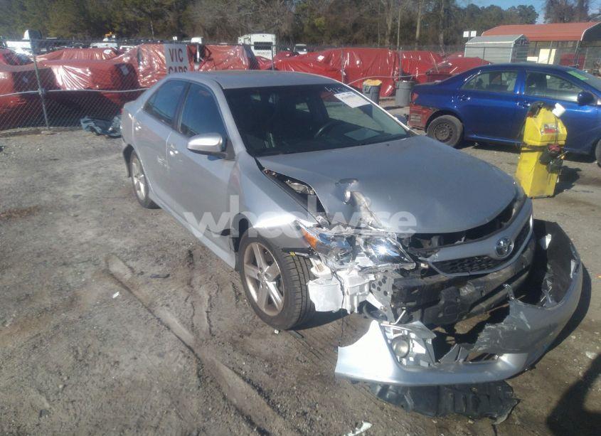 2014 Toyota Camry SE (VIN 4T1BF1FK3EU404279) main photo