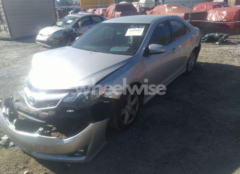 Photo 2 of 2014 Toyota Camry SE (VIN 4T1BF1FK3EU404279)