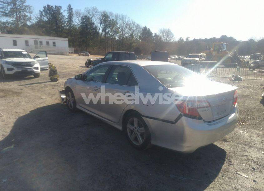 Photo 3 of 2014 Toyota Camry SE (VIN 4T1BF1FK3EU404279)