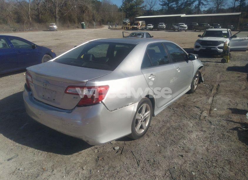 Photo 4 of 2014 Toyota Camry SE (VIN 4T1BF1FK3EU404279)
