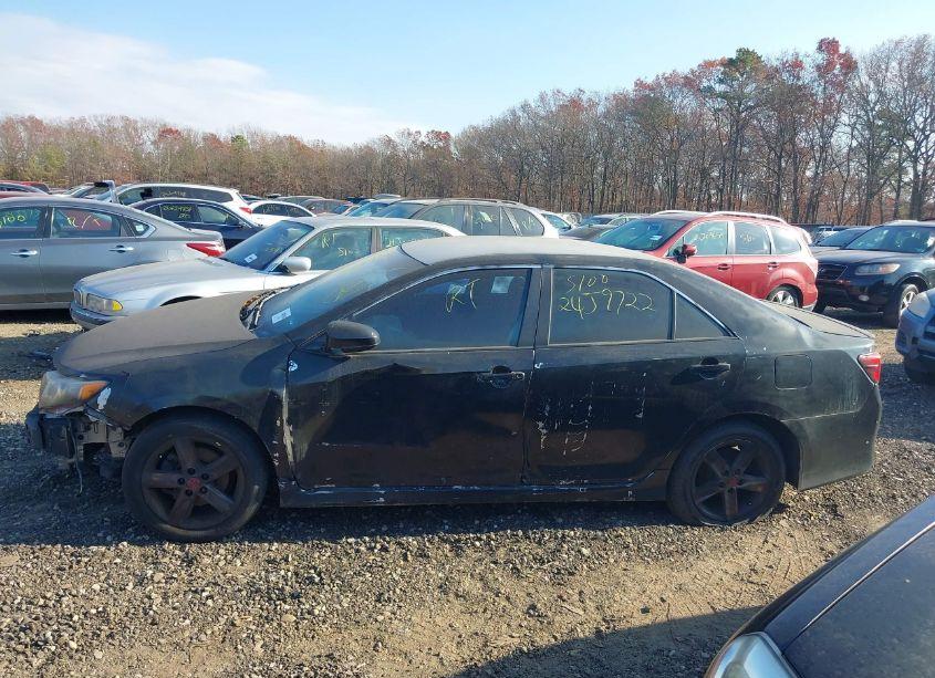 Photo 13 of 2014 Toyota Camry SE (VIN 4T1BF1FK3EU415024)