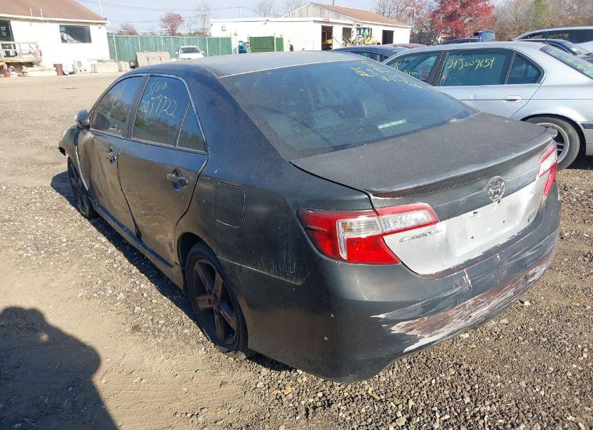 Photo 3 of 2014 Toyota Camry SE (VIN 4T1BF1FK3EU415024)