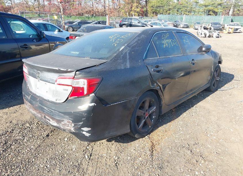 Photo 4 of 2014 Toyota Camry SE (VIN 4T1BF1FK3EU415024)
