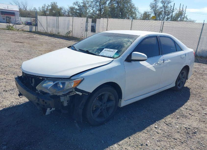 Photo 2 of 2014 Toyota Camry SE (VIN 4T1BF1FK3EU415170)