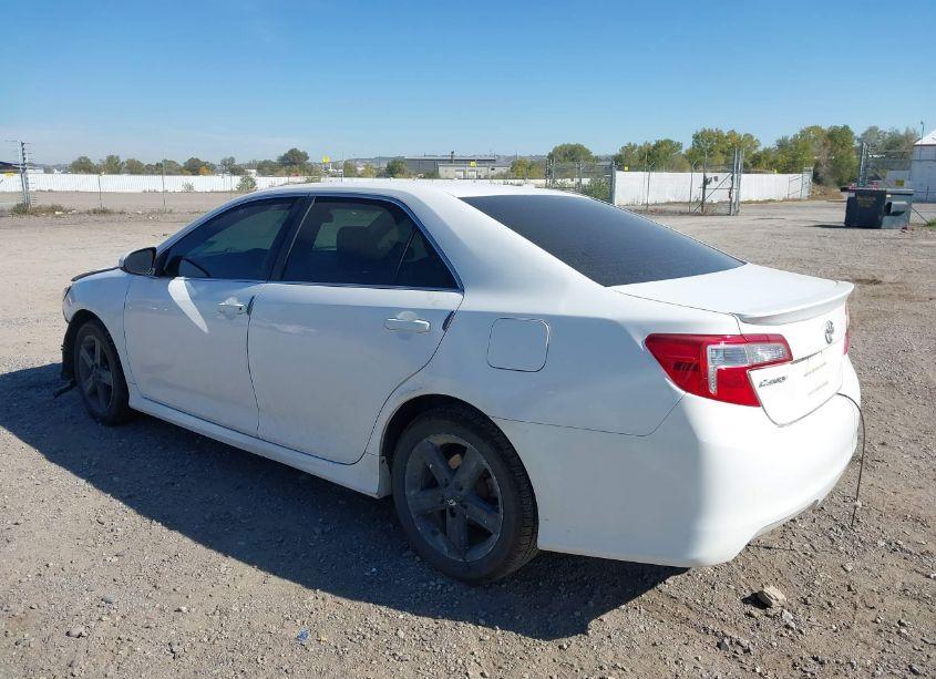 Photo 3 of 2014 Toyota Camry SE (VIN 4T1BF1FK3EU415170)