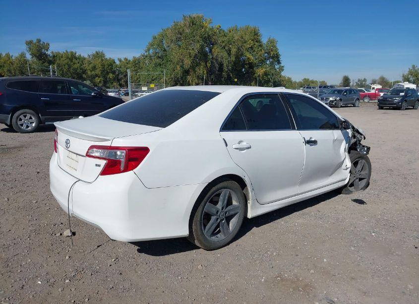 Photo 4 of 2014 Toyota Camry SE (VIN 4T1BF1FK3EU415170)