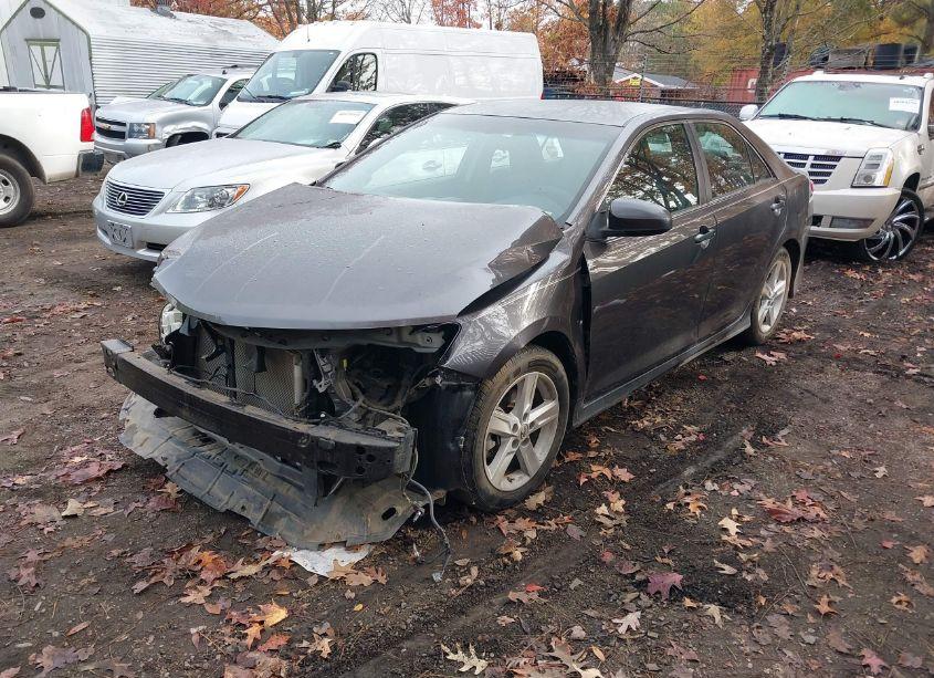 Photo 2 of 2014 Toyota Camry SE (VIN 4T1BF1FK3EU417100)