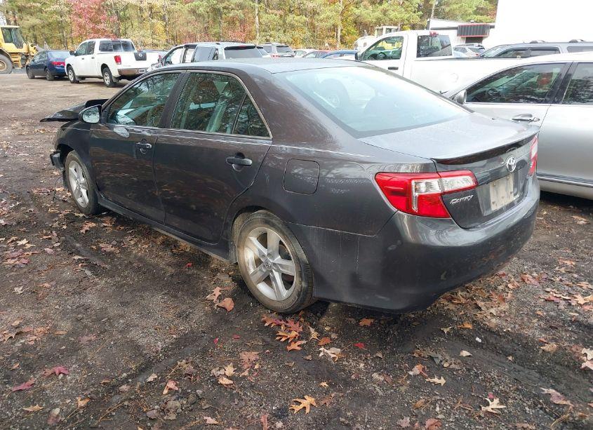 Photo 3 of 2014 Toyota Camry SE (VIN 4T1BF1FK3EU417100)