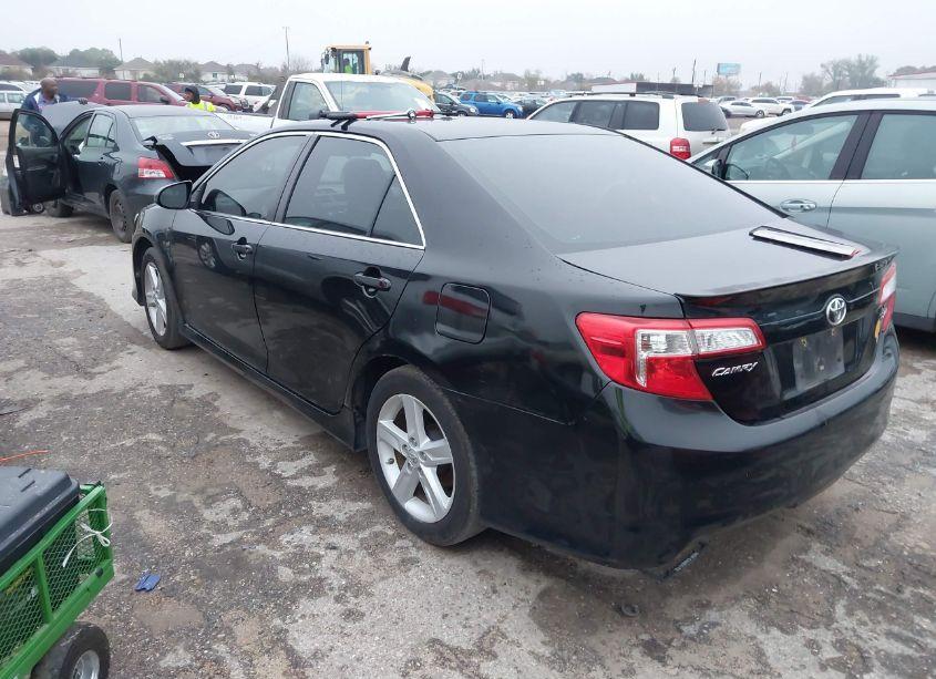 Photo 3 of 2014 Toyota Camry SE (VIN 4T1BF1FK3EU418764)