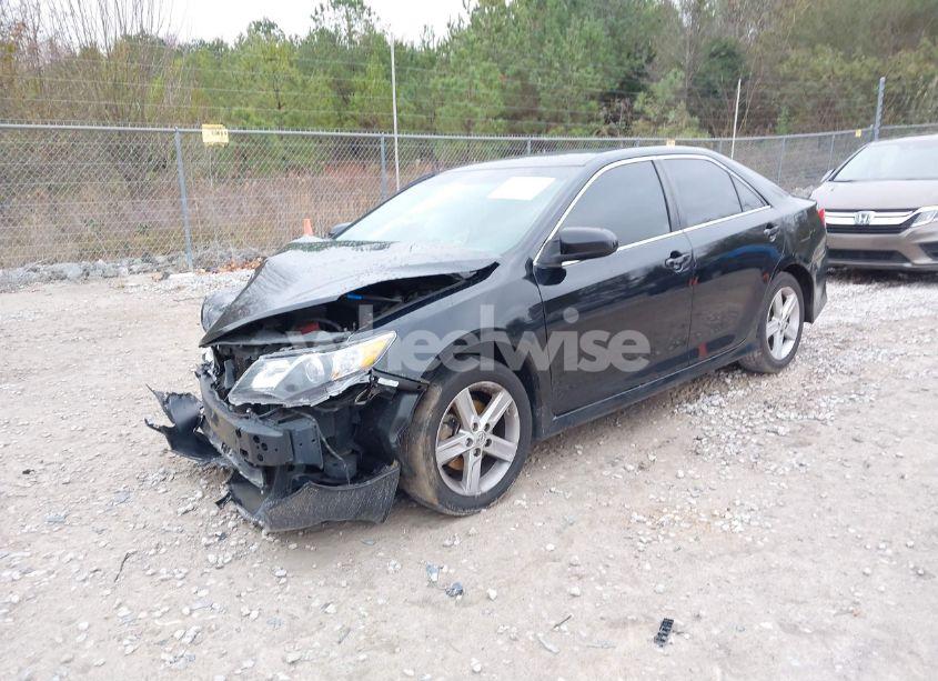 Photo 2 of 2014 Toyota Camry SE (VIN 4T1BF1FK3EU423916)