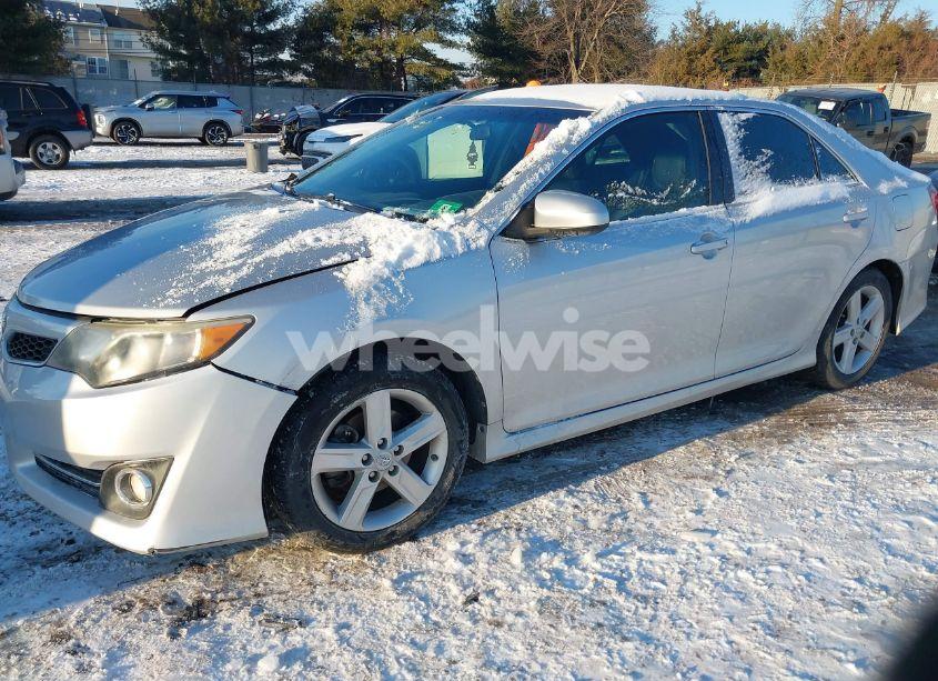 Photo 2 of 2014 Toyota Camry SE (VIN 4T1BF1FK3EU450792)