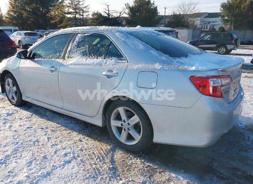 Photo 3 of 2014 Toyota Camry SE (VIN 4T1BF1FK3EU450792)