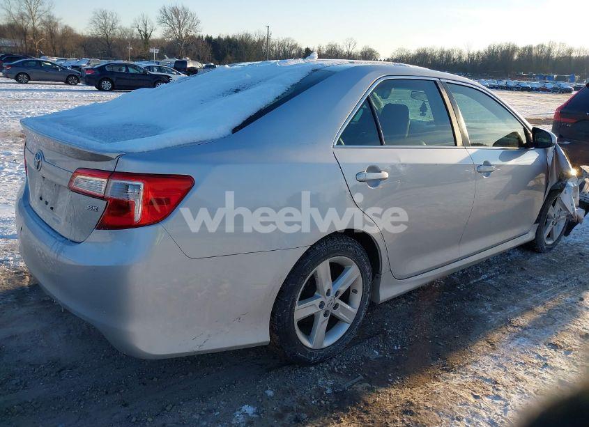Photo 4 of 2014 Toyota Camry SE (VIN 4T1BF1FK3EU450792)