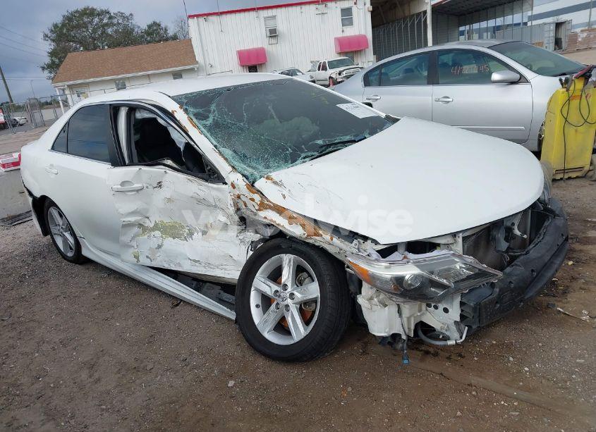 2014 Toyota Camry SE (VIN 4T1BF1FK3EU454499) main photo