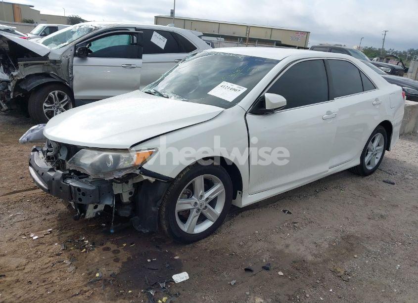 Photo 2 of 2014 Toyota Camry SE (VIN 4T1BF1FK3EU454499)