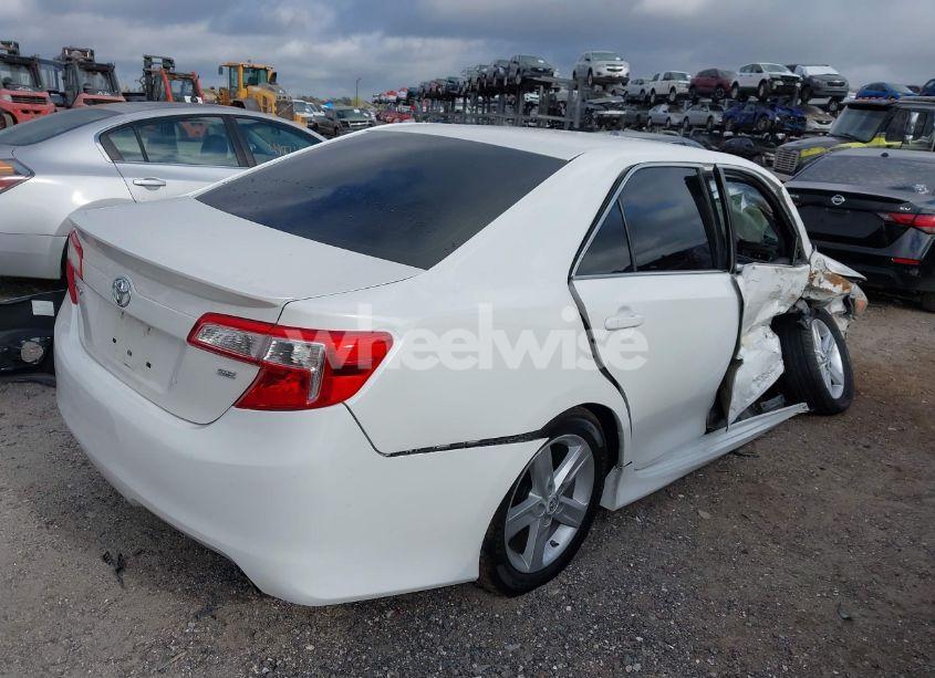 Photo 4 of 2014 Toyota Camry SE (VIN 4T1BF1FK3EU454499)