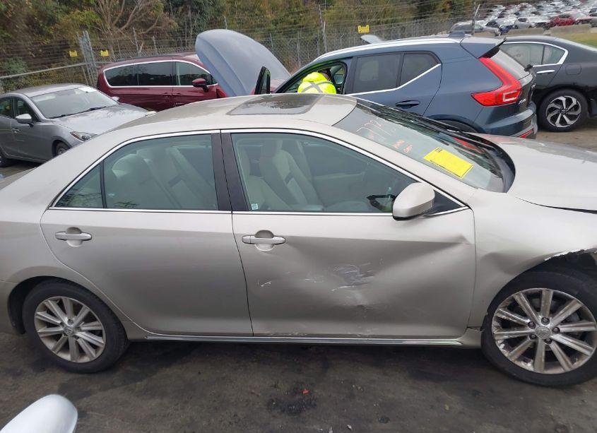 Photo 13 of 2014 Toyota Camry XLE (VIN 4T1BF1FK3EU464935)