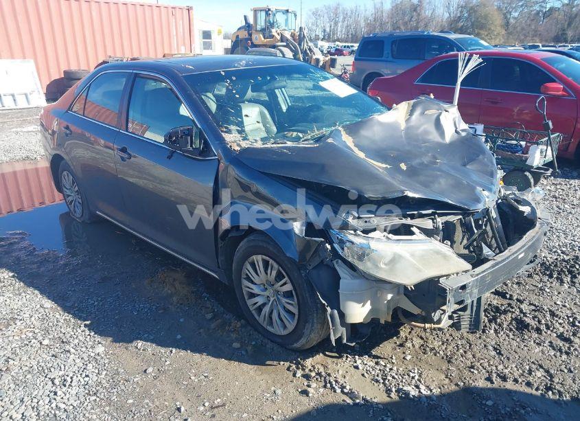 2014 Toyota Camry LE (VIN 4T1BF1FK3EU468029) main photo