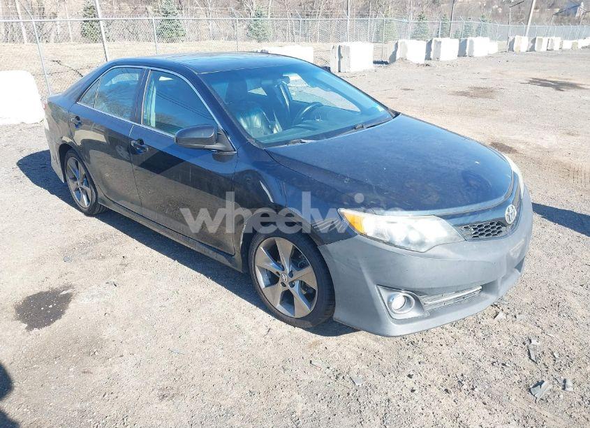 2014 Toyota Camry SE SPORT (VIN 4T1BF1FK3EU733418) main photo