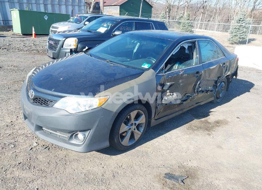 Photo 2 of 2014 Toyota Camry SE SPORT (VIN 4T1BF1FK3EU733418)