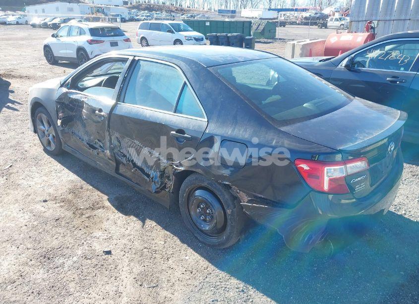 Photo 3 of 2014 Toyota Camry SE SPORT (VIN 4T1BF1FK3EU733418)