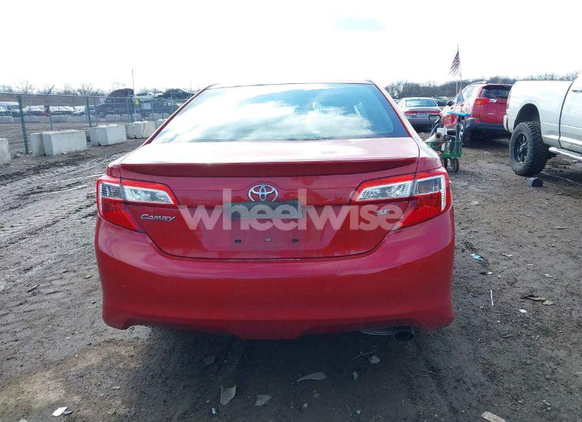 Photo 16 of 2014 Toyota Camry SE SPORT (VIN 4T1BF1FK3EU740501)