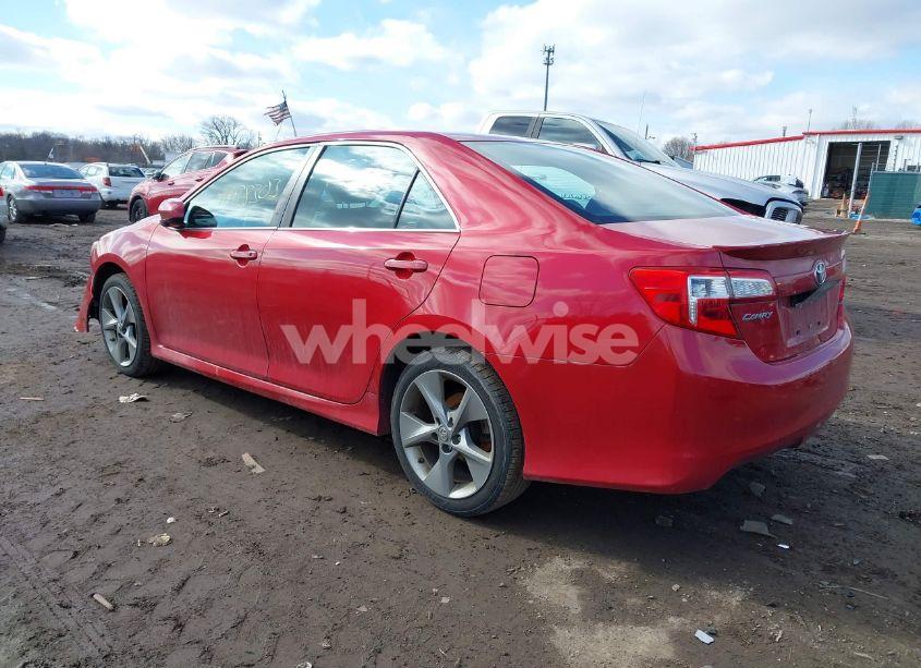 Photo 3 of 2014 Toyota Camry SE SPORT (VIN 4T1BF1FK3EU740501)