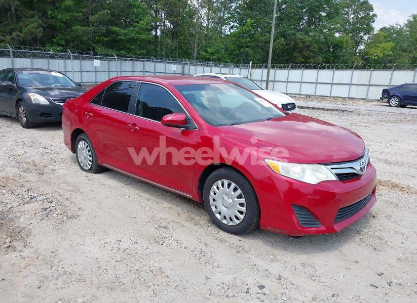 2014 Toyota Camry LE (VIN 4T1BF1FK3EU741437) main photo