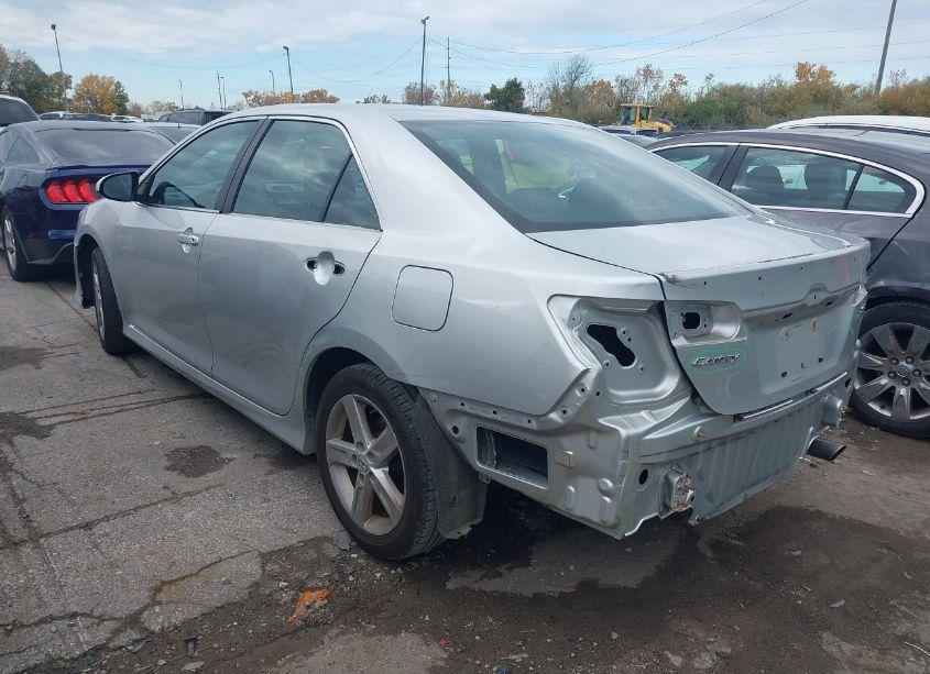 Photo 3 of 2014 Toyota Camry SE (VIN 4T1BF1FK3EU750252)