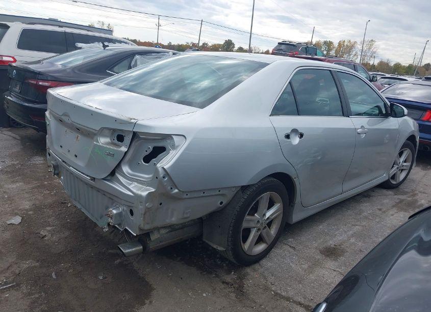 Photo 4 of 2014 Toyota Camry SE (VIN 4T1BF1FK3EU750252)