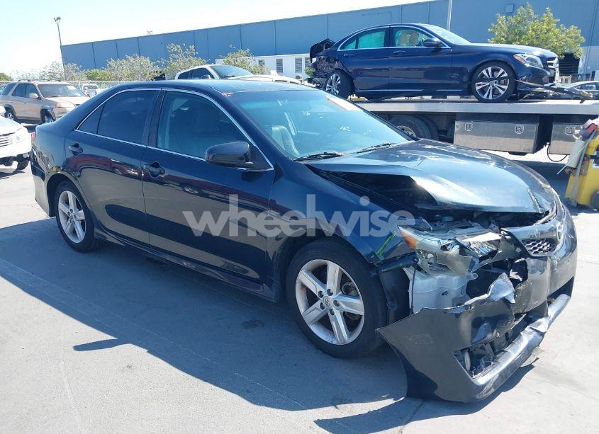 2014 Toyota Camry L/LE/SE/SE SPORT/XLE (VIN 4T1BF1FK3EU777550) main photo