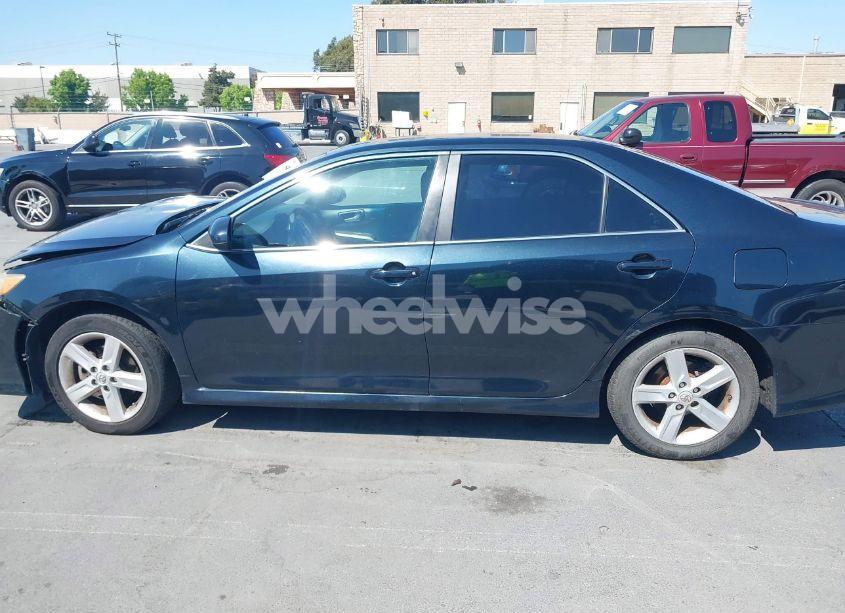 Photo 14 of 2014 Toyota Camry L/LE/SE/SE SPORT/XLE (VIN 4T1BF1FK3EU777550)