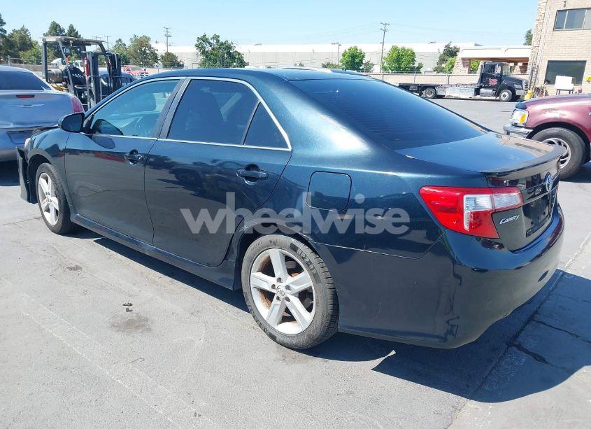 Photo 3 of 2014 Toyota Camry L/LE/SE/SE SPORT/XLE (VIN 4T1BF1FK3EU777550)