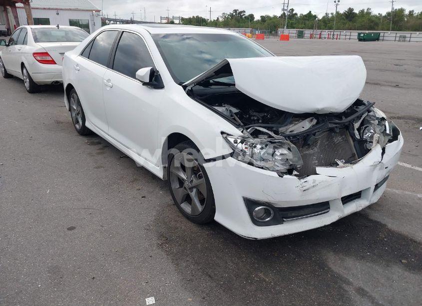 2014 Toyota Camry SE SPORT (VIN 4T1BF1FK3EU788807) main photo