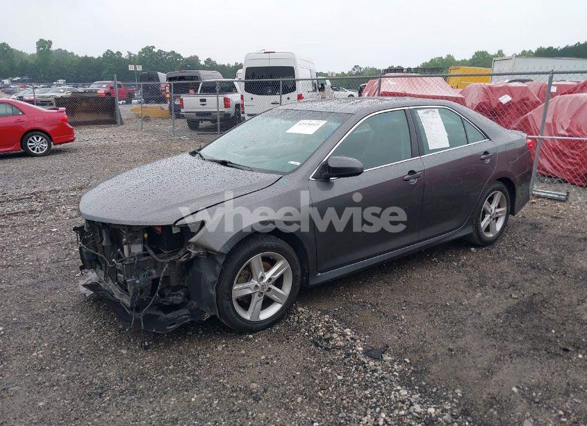 Photo 2 of 2014 Toyota Camry SE (VIN 4T1BF1FK3EU789729)