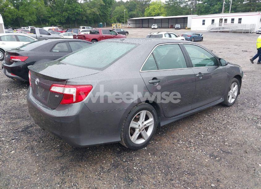 Photo 4 of 2014 Toyota Camry SE (VIN 4T1BF1FK3EU789729)
