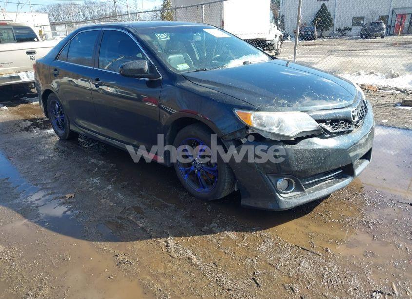 2014 Toyota Camry SE (VIN 4T1BF1FK3EU804309) main photo