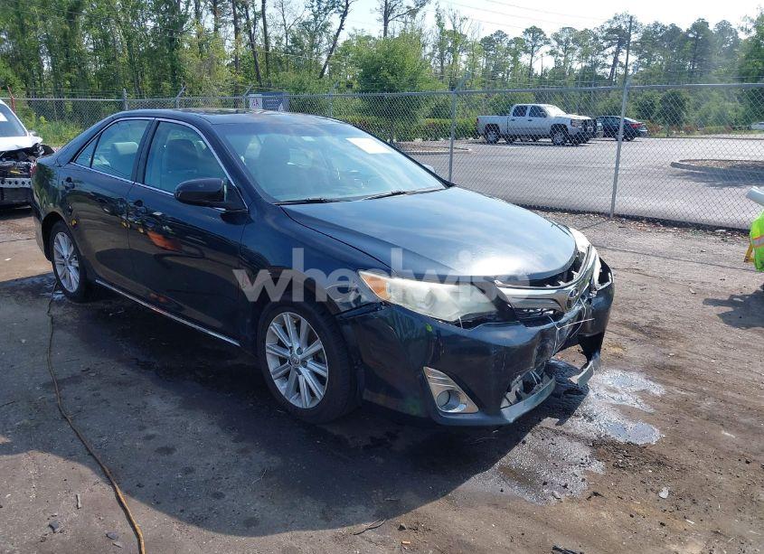 2014 Toyota Camry XLE (VIN 4T1BF1FK3EU804939) main photo