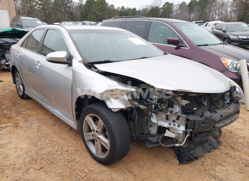 2014 Toyota Camry SE (VIN 4T1BF1FK3EU816296) main photo
